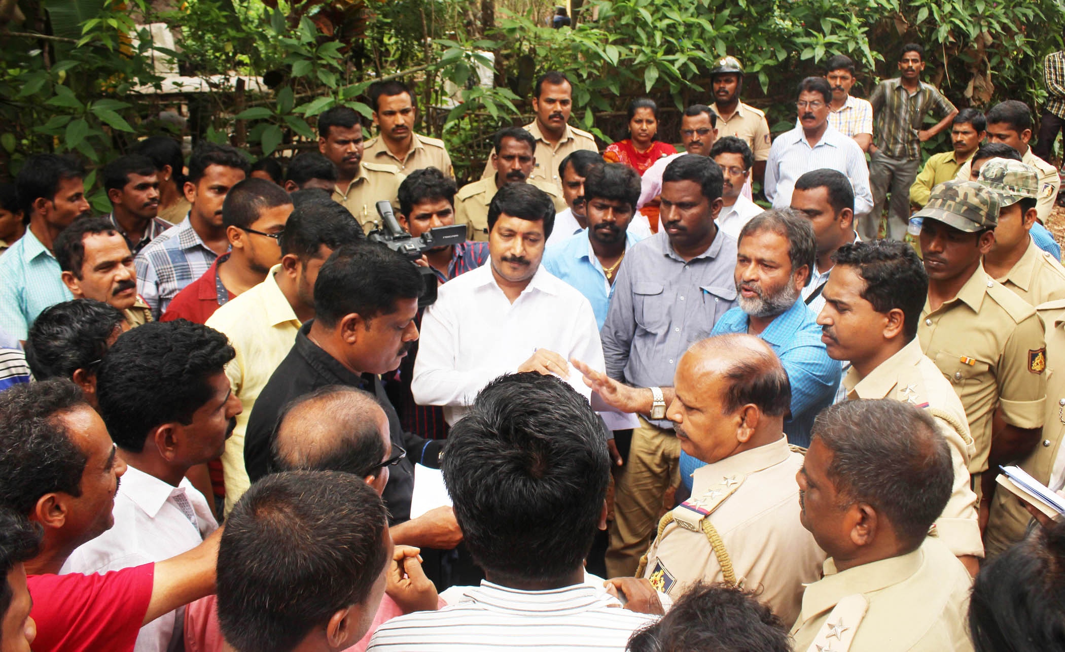 ಕಳತ್ತೂರು ಜಲ್ಲಿ ಕ್ರಷರ್ ಸರ್ವೇಗೆ ತೀವ್ರ ವಿರೋಧ